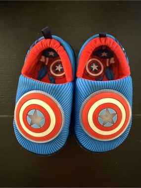 Marvel Kids Captain America Light up Slip-On Slippers! 9/10